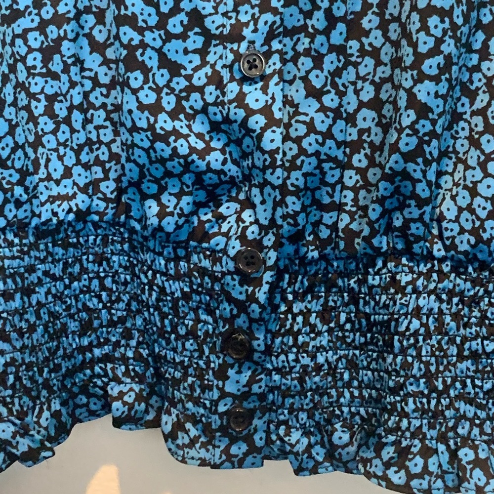 Who What Wear Blue Floral Button-Front Blouse - Picture 3 of 6